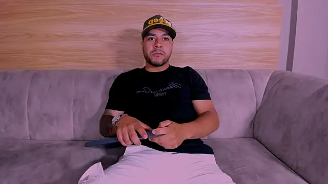 Snapshot of 4ndrees_ chatting on 11/18/25, 07:07 4ndrees online show from 11/18/25, 07:07