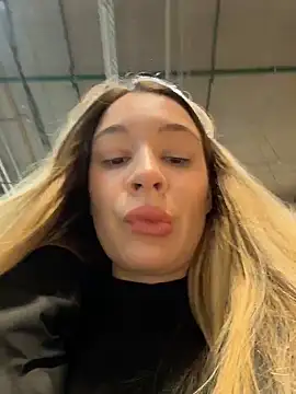 Snapshot of SashaCatt chatting on 03/01/26, 08:38 SashaCatt online show from 03/01/26, 08:38