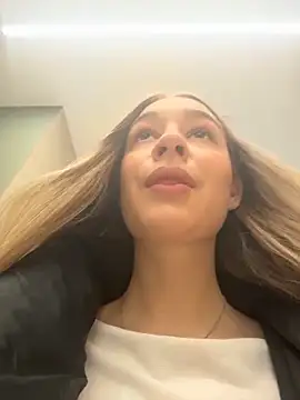 Snapshot of SashaCatt chatting on 03/03/26, 08:09 SashaCatt online show from 03/03/26, 08:09