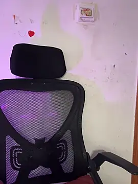 Snapshot of xoxo7799 chatting on 11/17/25, 02:17 xoxo7799 online show from 11/17/25, 02:17