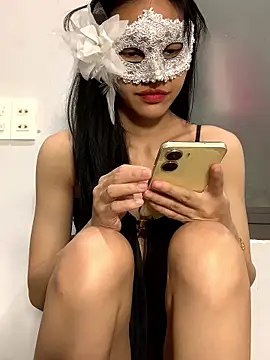 Snapshot of Tiny-122 chatting on 01/18/26, 06:23 Tiny-122 online show from 01/18/26, 06:23