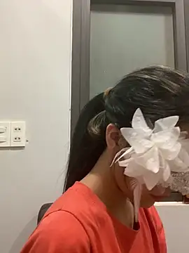 Snapshot of Tiny-122 chatting on 01/19/26, 07:34 Tiny-122 online show from 01/19/26, 07:34