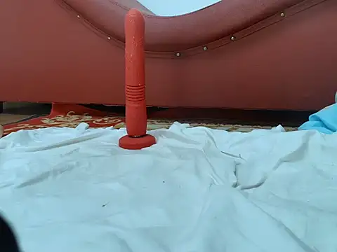 Snapshot of Tiny-122 chatting on 03/15/26, 08:42 Tiny-122 online show from 03/15/26, 08:42