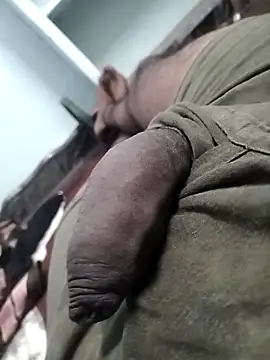 Snapshot of LEOMEGHA2026 chatting on 11/25/25, 04:34 LEOMEGHA2026 online show from 11/25/25, 04:34