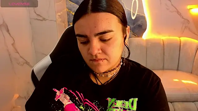 Snapshot of Vany_Lu_Tx chatting on 11/27/25, 01:13 Vany Lu Tx online show from 11/27/25, 01:13