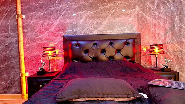 Sasha Larsen online show from 12/01/25, 03:55