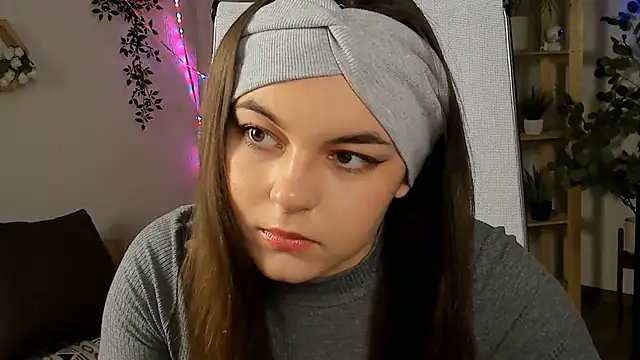 Snapshot of FrancescaCavaliere chatting on 11/25/25, 09:09 FrancescaCavaliere online show from 11/25/25, 09:09