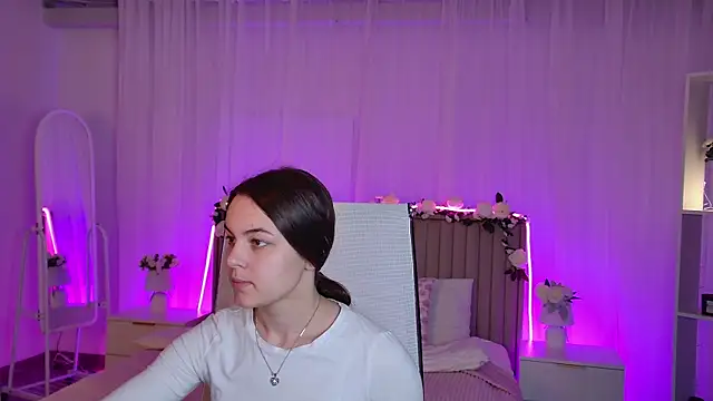 FrancescaCavaliere online show from 06/02/26, 09:11