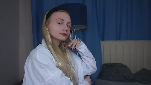 Snapshot of UnDesiga chatting on 11/16/25, 05:40 UnDesiga online show from 11/16/25, 05:40