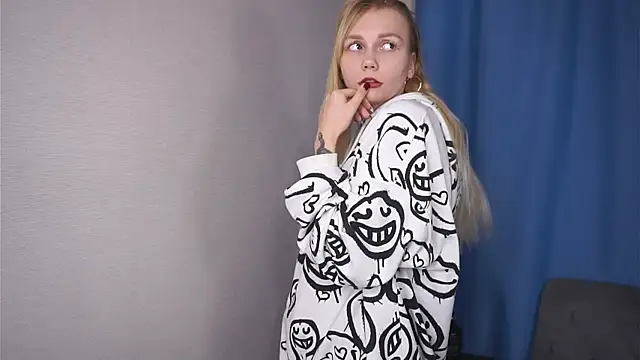 Snapshot of UnDesiga chatting on 11/22/25, 05:34 UnDesiga online show from 11/22/25, 05:34