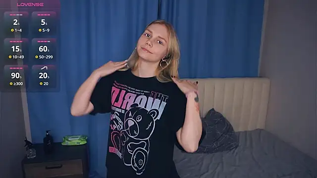 Snapshot of UnDesiga chatting on 11/29/25, 05:38 UnDesiga online show from 11/29/25, 05:38