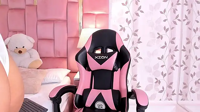 EllaEvanz online show from 01/17/26, 08:23