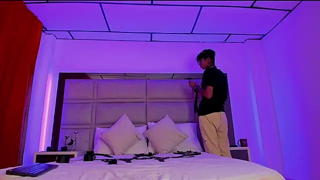 Snapshot of Maximo_king25 chatting on 11/16/25, 04:18 Maximo king25 online show from 11/16/25, 04:18