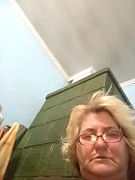 Snapshot of MilaTamila456 chatting on 11/24/25, 10:42 MilaTamila456 online show from 11/24/25, 10:42