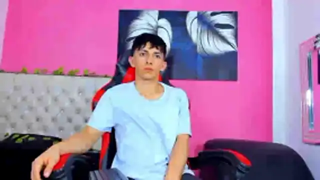 Snapshot of ElanGiraldo chatting on 11/12/25, 10:41 ElanGiraldo online show from 11/12/25, 10:41