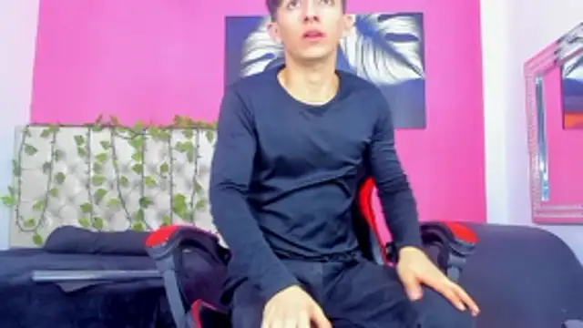 Snapshot of ElanGiraldo chatting on 11/19/25, 09:48 ElanGiraldo online show from 11/19/25, 09:48