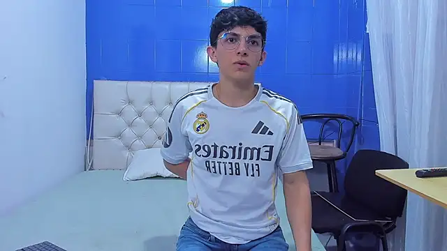 ElanGiraldo online show from 06/20/26, 09:39