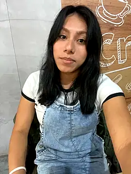 Snapshot of Katherinm chatting on 11/16/25, 06:46 Katherinm online show from 11/16/25, 06:46