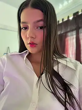 EmmiiGlow online show from 04/14/26, 08:59