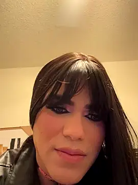 Snapshot of rikiisaac5 chatting on 11/10/25, 01:48 rikiisaac5 online show from 11/10/25, 01:48