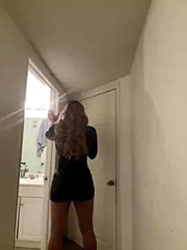 Snapshot of rikiisaac5 chatting on 11/27/25, 05:42 rikiisaac5 online show from 11/27/25, 05:42