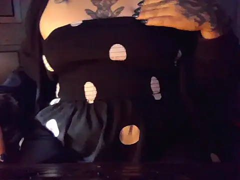 Snapshot of lilithxblue chatting on 11/11/25, 04:34 lilithxblue online show from 11/11/25, 04:34