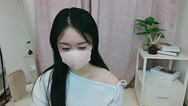 Snapshot of Yuina_ch_ chatting on 11/24/25, 01:44 Yuina ch online show from 11/24/25, 01:44