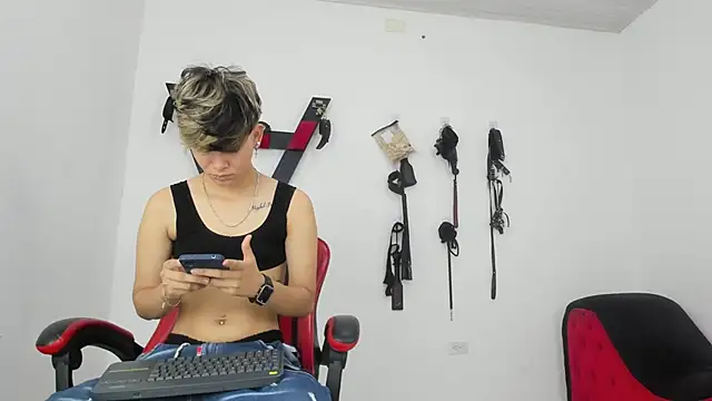 Lily and Lina online show from 11/26/25, 12:06