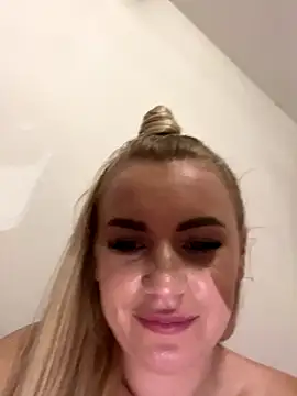 Snapshot of RuxyCatrina chatting on 11/13/25, 12:09 RuxyCatrina online show from 11/13/25, 12:09