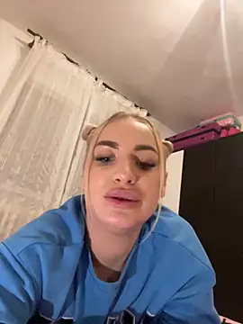 Snapshot of RuxyCatrina chatting on 11/16/25, 10:04 RuxyCatrina online show from 11/16/25, 10:04