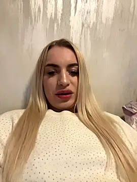 Snapshot of RuxyCatrina chatting on 11/23/25, 07:13 RuxyCatrina online show from 11/23/25, 07:13