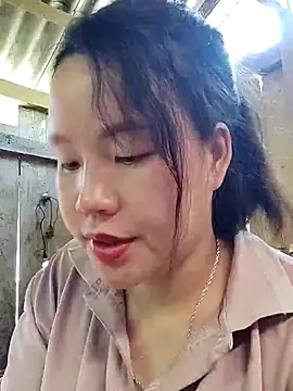 Snapshot of yelow-bee chatting on 11/13/25, 04:00 yelow-bee online show from 11/13/25, 04:00