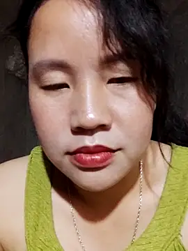 Snapshot of yelow-bee chatting on 11/13/25, 04:06 yelow-bee online show from 11/13/25, 04:06