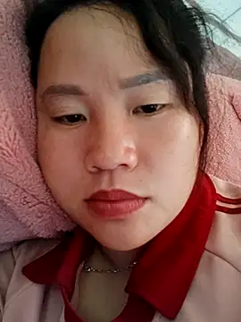 Snapshot of yelow-bee chatting on 11/15/25, 05:38 yelow-bee online show from 11/15/25, 05:38