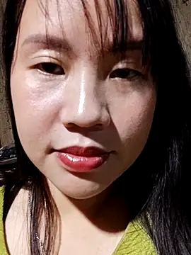 Snapshot of yelow-bee chatting on 11/17/25, 12:22 yelow-bee online show from 11/17/25, 12:22