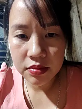 Snapshot of yelow-bee chatting on 11/18/25, 02:43 yelow-bee online show from 11/18/25, 02:43