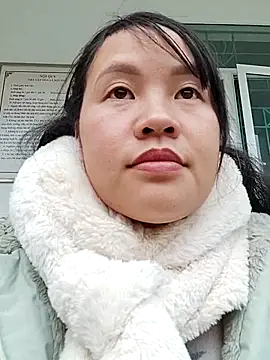 Snapshot of yelow-bee chatting on 11/19/25, 09:09 yelow-bee online show from 11/19/25, 09:09