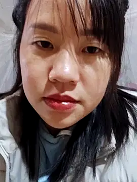 Snapshot of yelow-bee chatting on 11/20/25, 12:00 yelow-bee online show from 11/20/25, 12:00