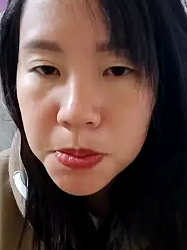 Snapshot of yelow-bee chatting on 11/21/25, 12:21 yelow-bee online show from 11/21/25, 12:21