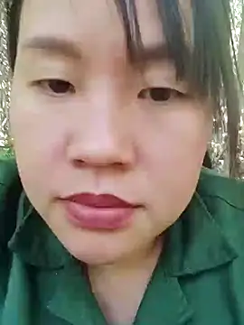 Snapshot of yelow-bee chatting on 11/24/25, 05:29 yelow-bee online show from 11/24/25, 05:29