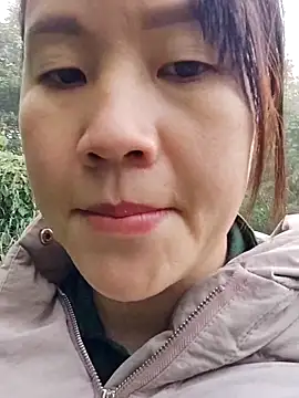 Snapshot of yelow-bee chatting on 11/26/25, 12:22 yelow-bee online show from 11/26/25, 12:22