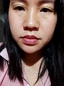 Snapshot of yelow-bee chatting on 12/13/25, 11:43 yelow-bee online show from 12/13/25, 11:43