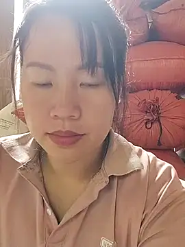 Snapshot of yelow-bee chatting on 12/16/25, 05:56 yelow-bee online show from 12/16/25, 05:56