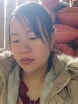 Snapshot of yelow-bee chatting on 12/17/25, 01:00 yelow-bee online show from 12/17/25, 01:00