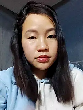 Snapshot of yelow-bee chatting on 12/17/25, 03:51 yelow-bee online show from 12/17/25, 03:51