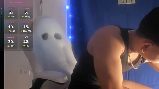 Snapshot of grey_jackson chatting on 12/17/25, 01:39 grey jackson online show from 12/17/25, 01:39