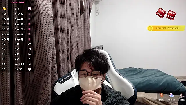 Snapshot of yuu-to-desu chatting on 12/01/25, 12:37 yuu-to-desu online show from 12/01/25, 12:37