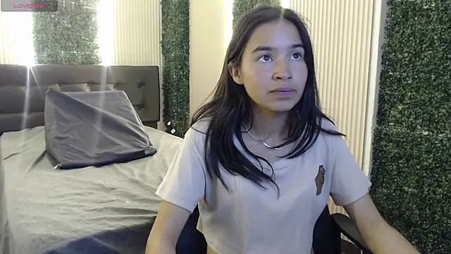 bunnywhite21 online show from 11/26/25, 05:36