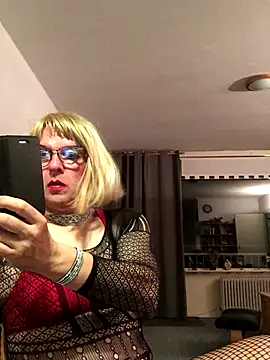 simone xdressing online show from 09/21/25, 12:01