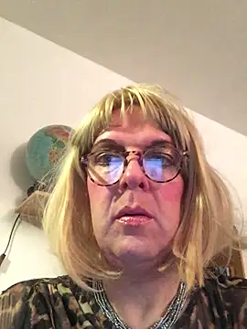 simone xdressing online show from 10/29/25, 07:59